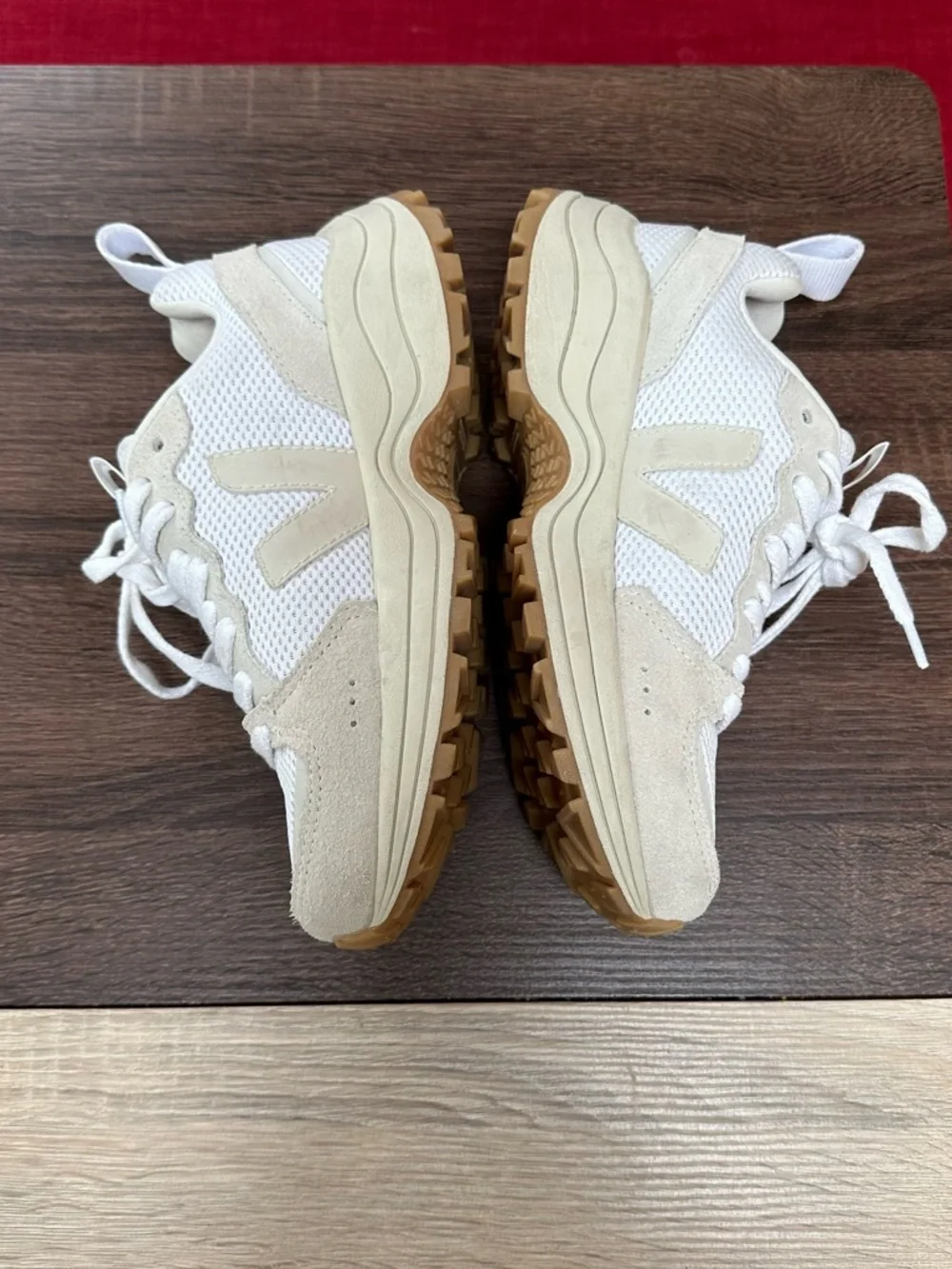 Veja Venturi Sneakers size 6 - Picture 3 of 10